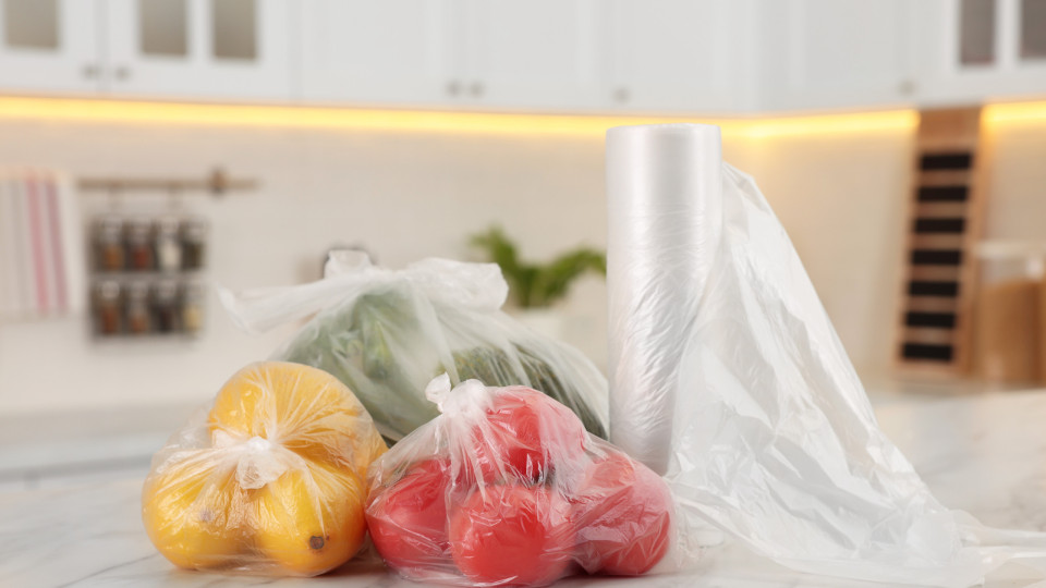 Taxa sobre sacos de plástico leves e ultra leves é adiada